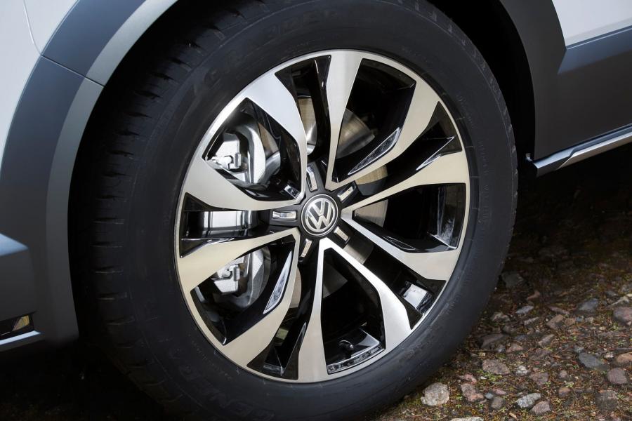  Volkswagen Multivan Alltrack Concept 2014 года  (фото 7 из 18)